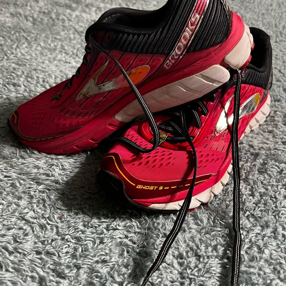 Womens Brooks ghost 9 running shoes. Sz 10